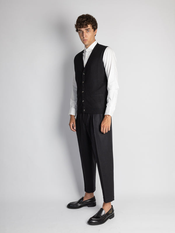 Gile_INV-2024-9705-2_600x.jpg Gilet con Scollo a V Nero