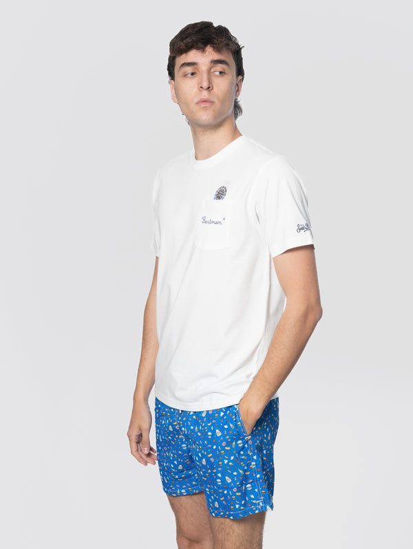 T-shirt con Taschino e Stampa con Ricamo Bartman Bianco